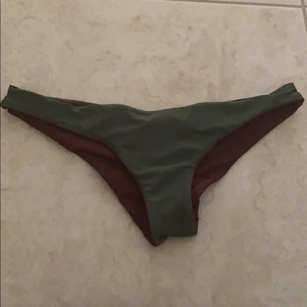 Bathing suit reversible bottoms🌊